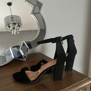 TOP Moda Black Amazon Heels size 7.5